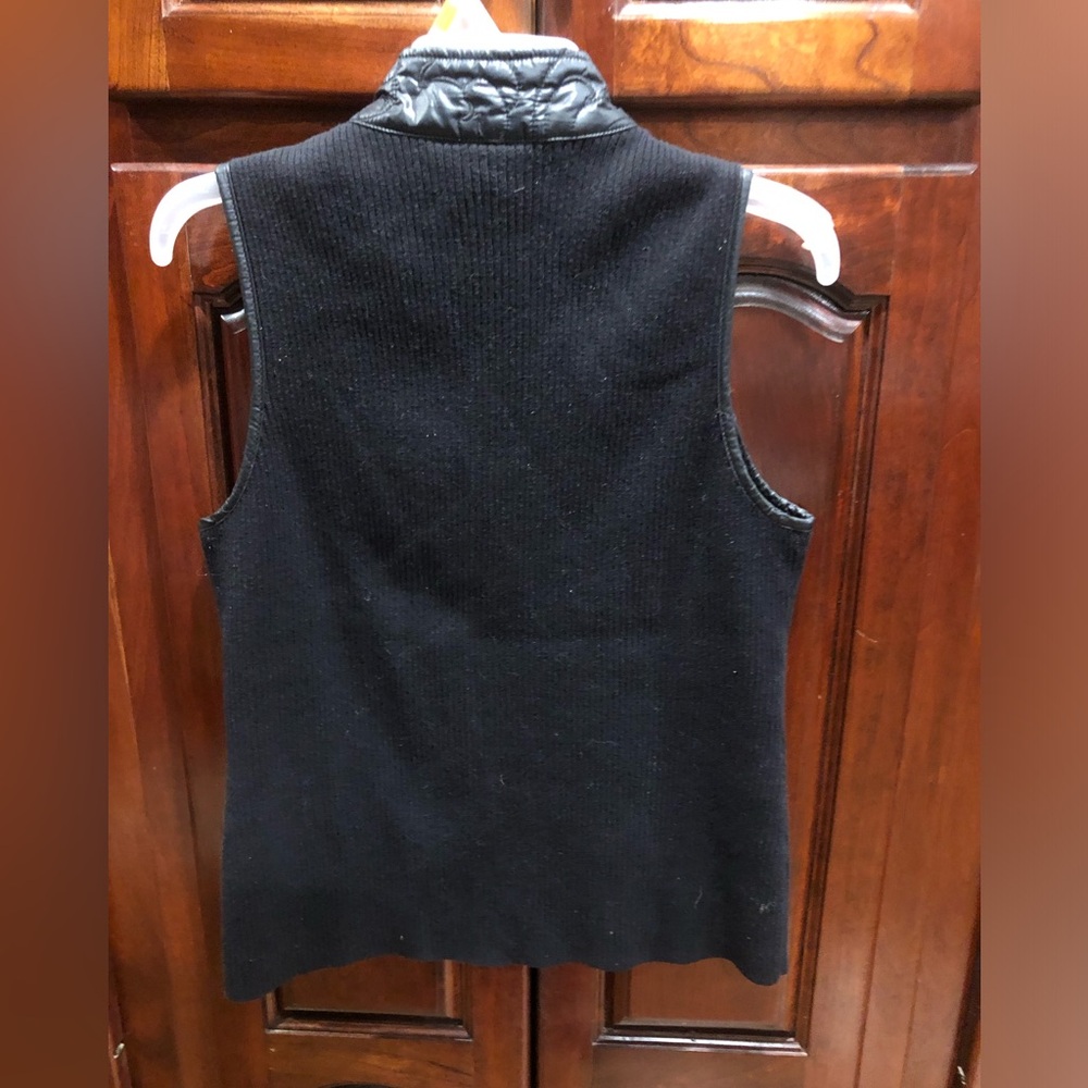 2/$30 Chico’s Black Quilted Vest Sz 0(S) Floral Zip Front - Picture 10 of 13
